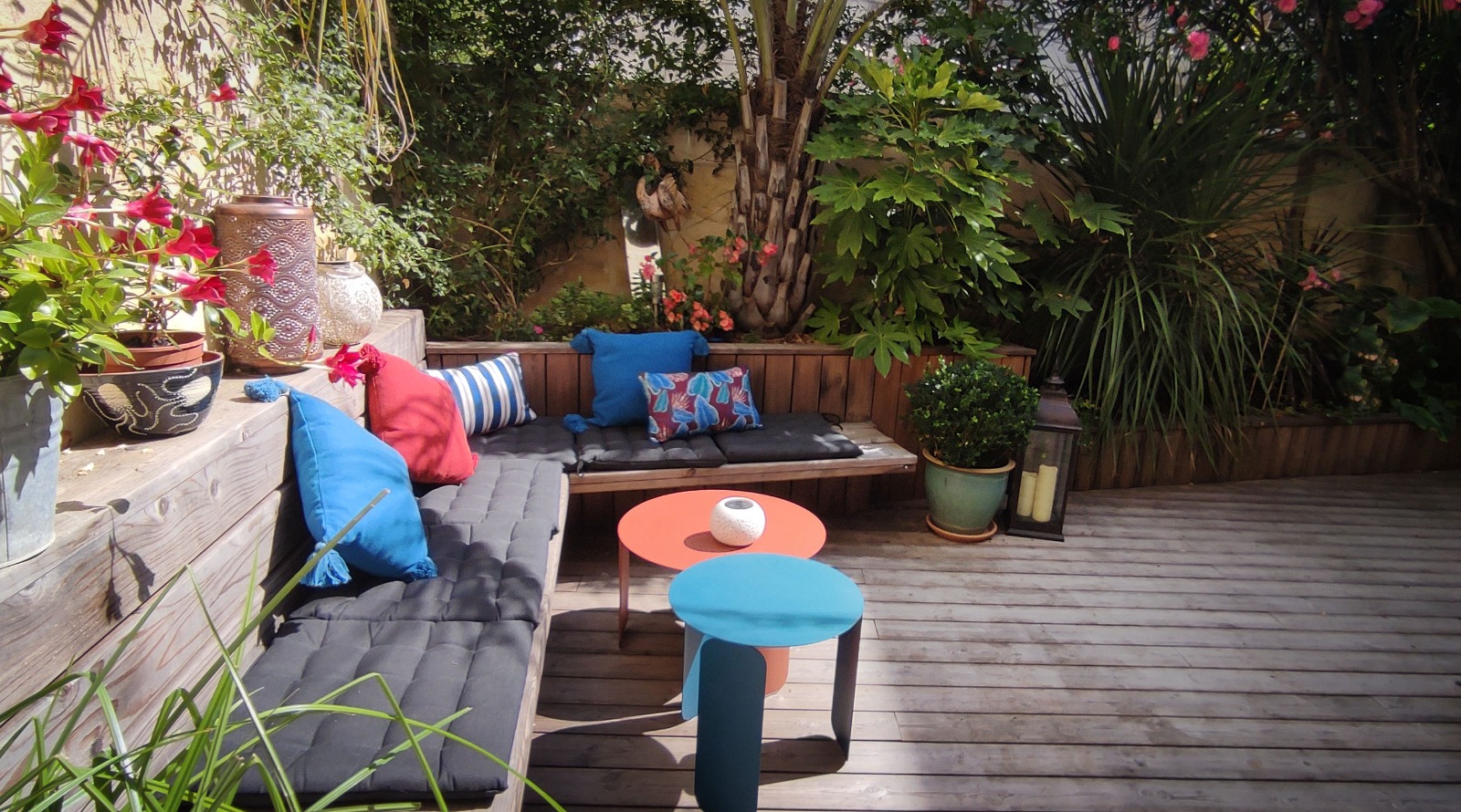 toit terrasse réaménagé avec banquette par Lecoent Paysagistes