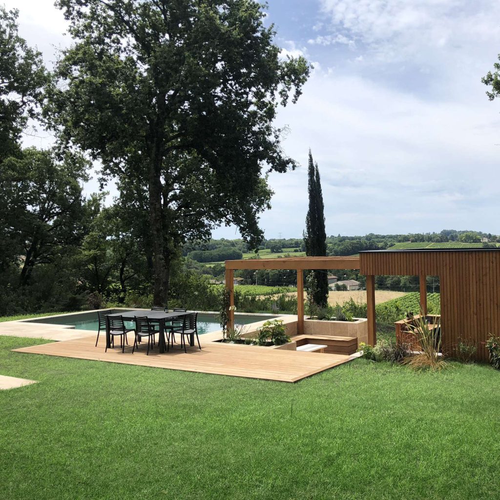 Pergola, piscine et cabanon avec vue sur les vignes à Camblanes et Meynac