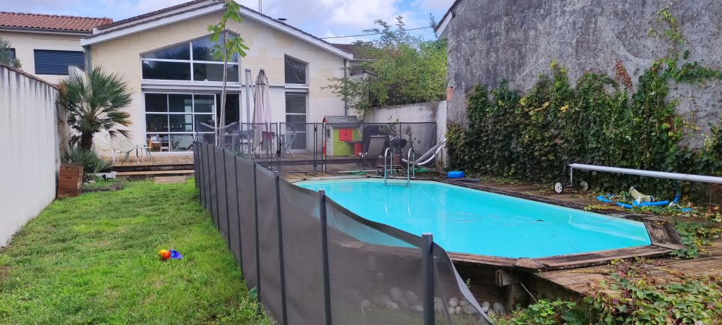 jardin à réaménager à Bordeaux avec piscine vieillissante